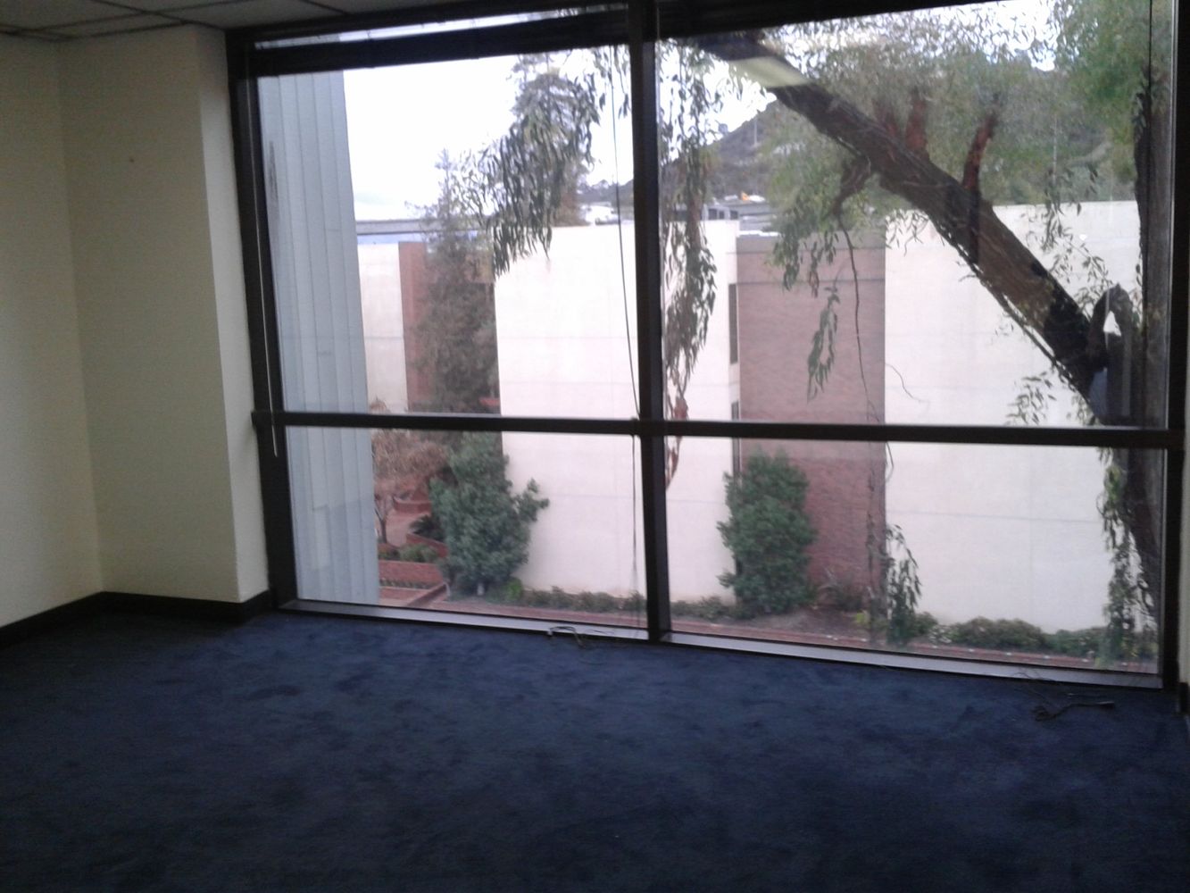 2 LARGE PRIVATE OFFICES, OPEN SPACE, SEVERAL USES !